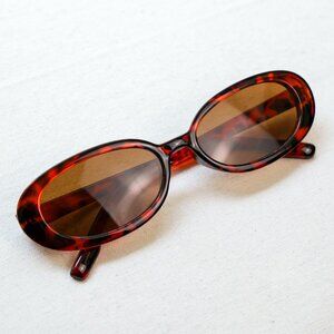 y2k 90s vintage style simple cheetah print oval sunglasses